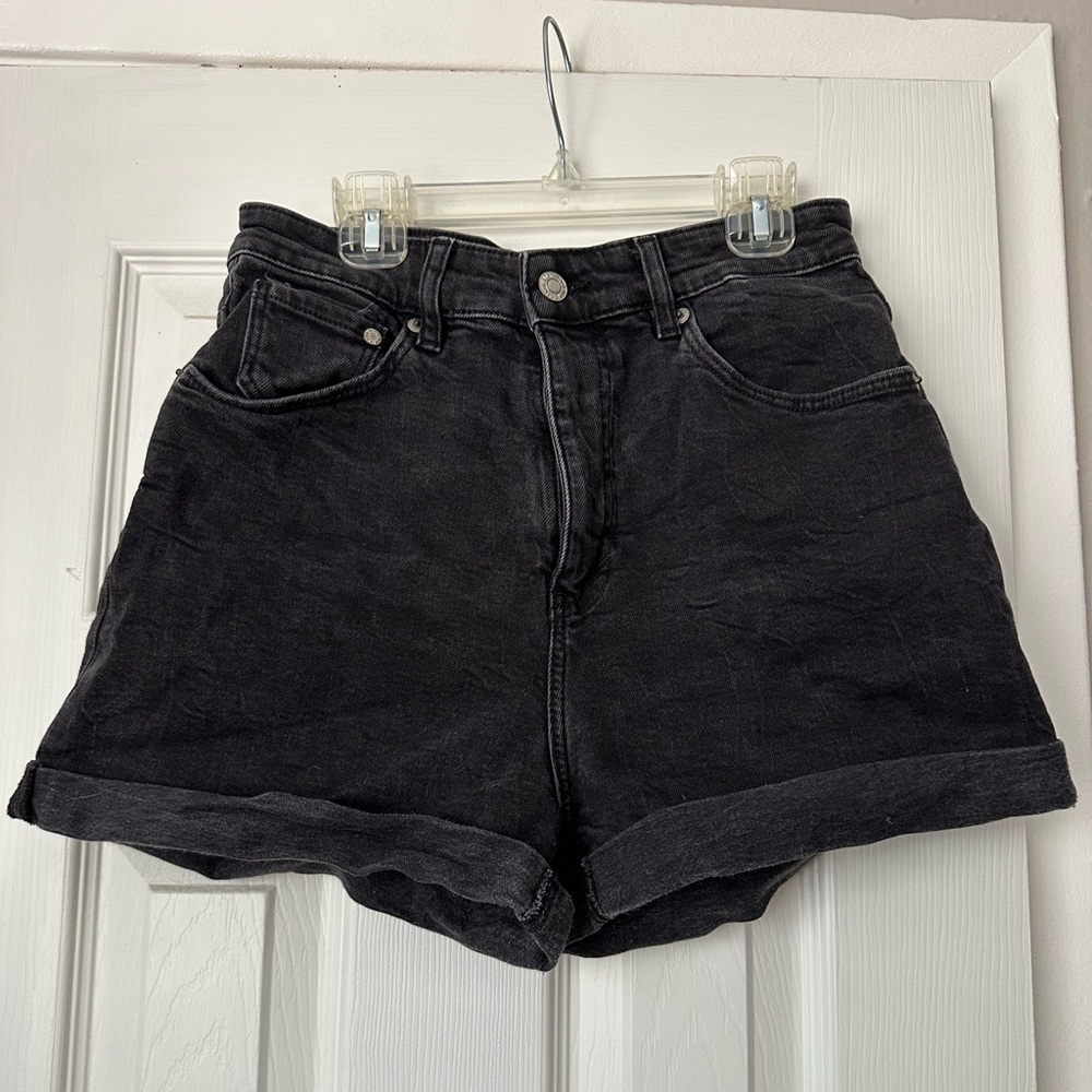 Size 6 H&M black high waist denim mom shorts
